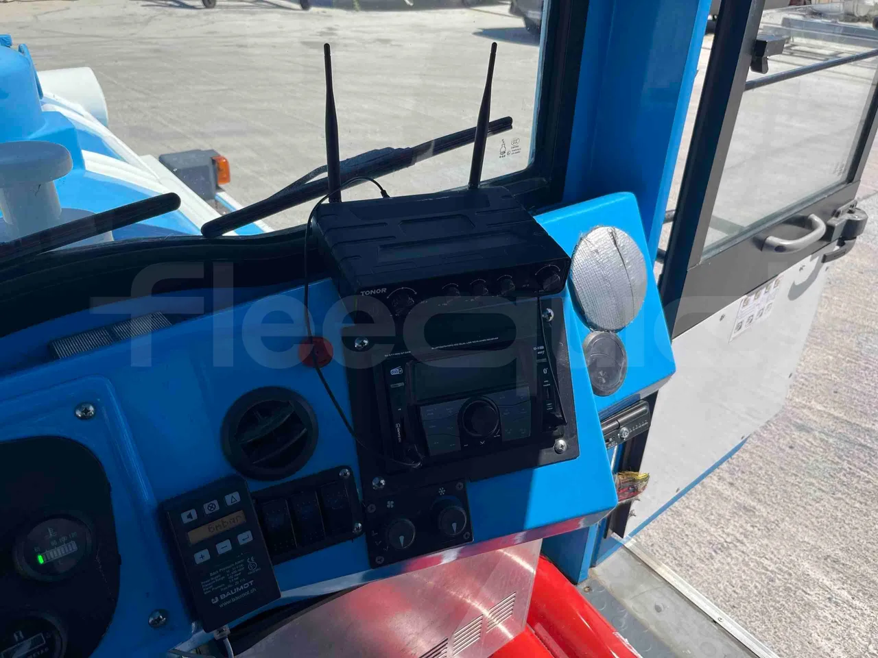 Tianjin Brother Tourist Train YLG 20V3 - buttons panels on