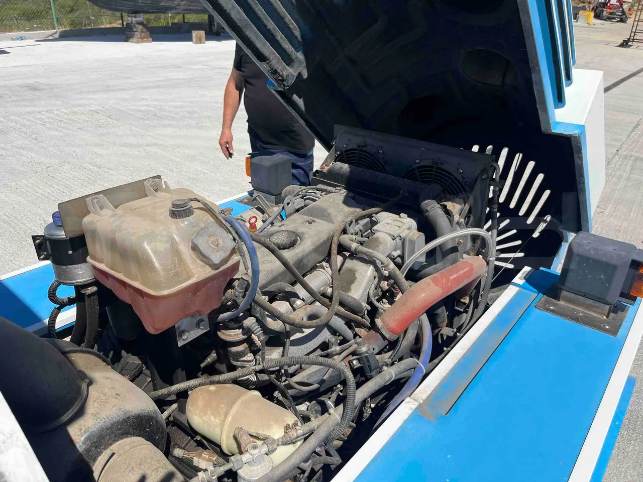 Tianjin Brother Tourist Train YLG 20V3 - air conditioning compressor
