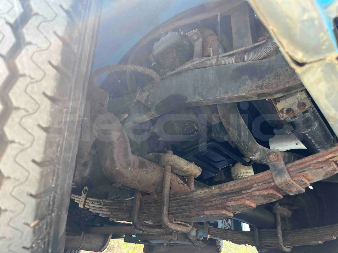 Tianjin Brother Tourist Train YLG 20V3 - front discs right
