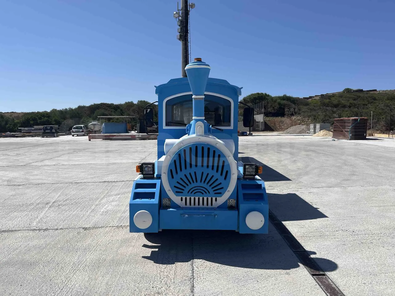 Tianjin Brother Tourist Train YLG 20V3 - front photo