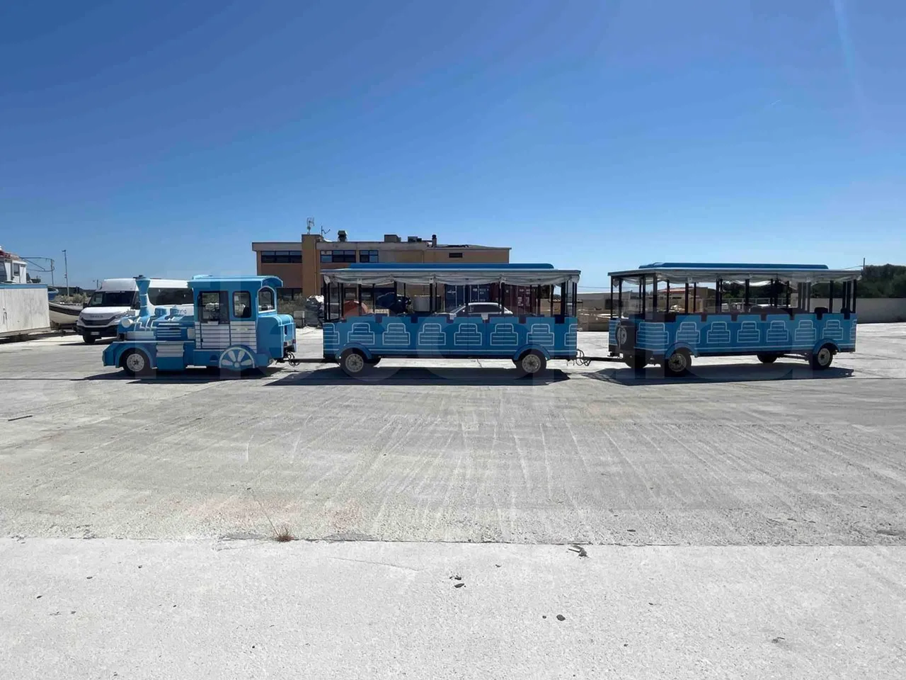 Tianjin Brother Tourist Train YLG 20V3 - left side photo
