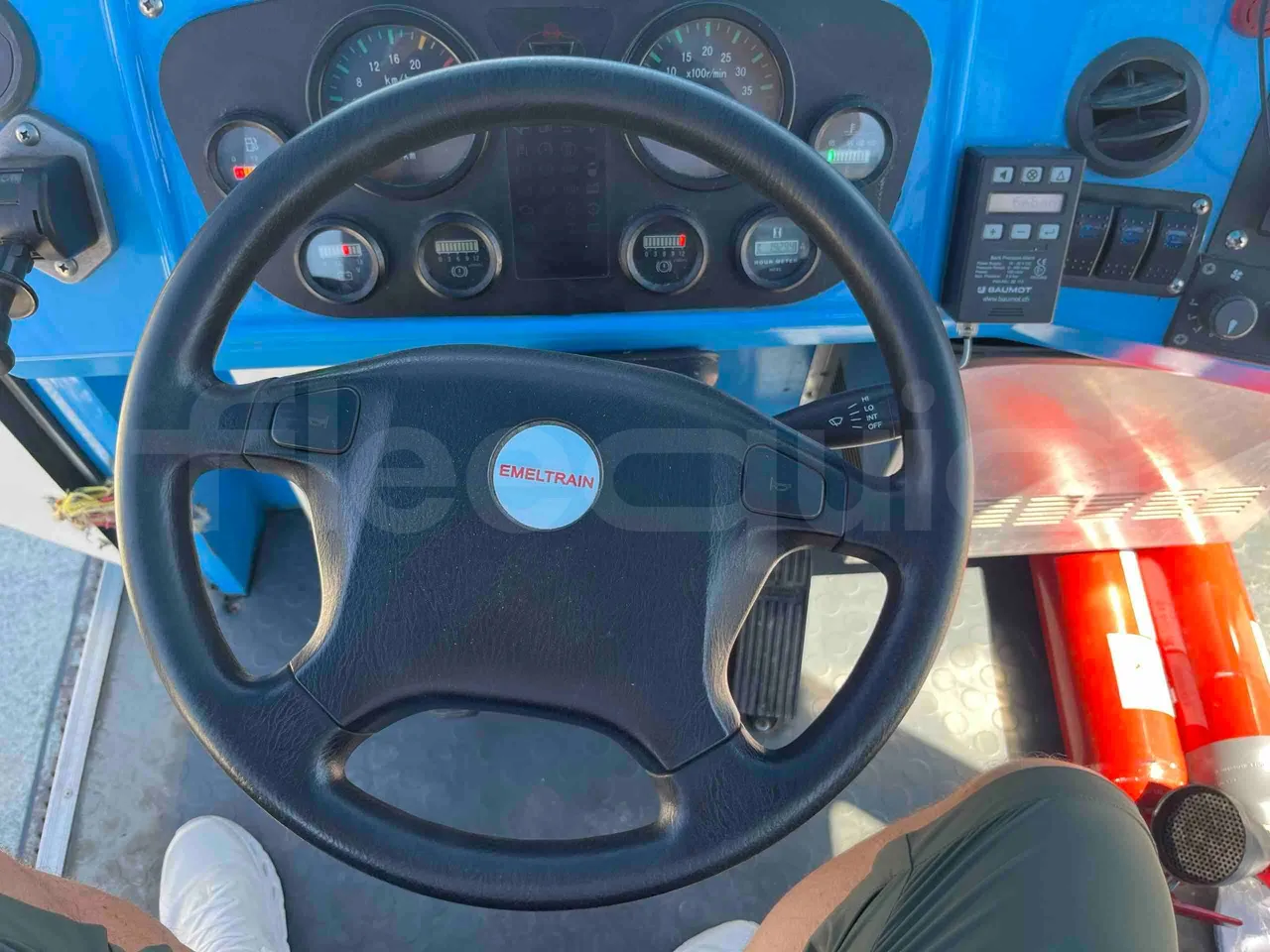 Tianjin Brother Tourist Train YLG 20V3 - steering wheel photo