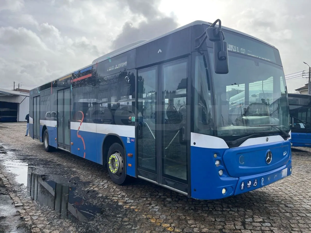 Mercedes-Benz Conecto 628881 - Euro6 - 220kW - 12.134mt - 3/4 front right doors