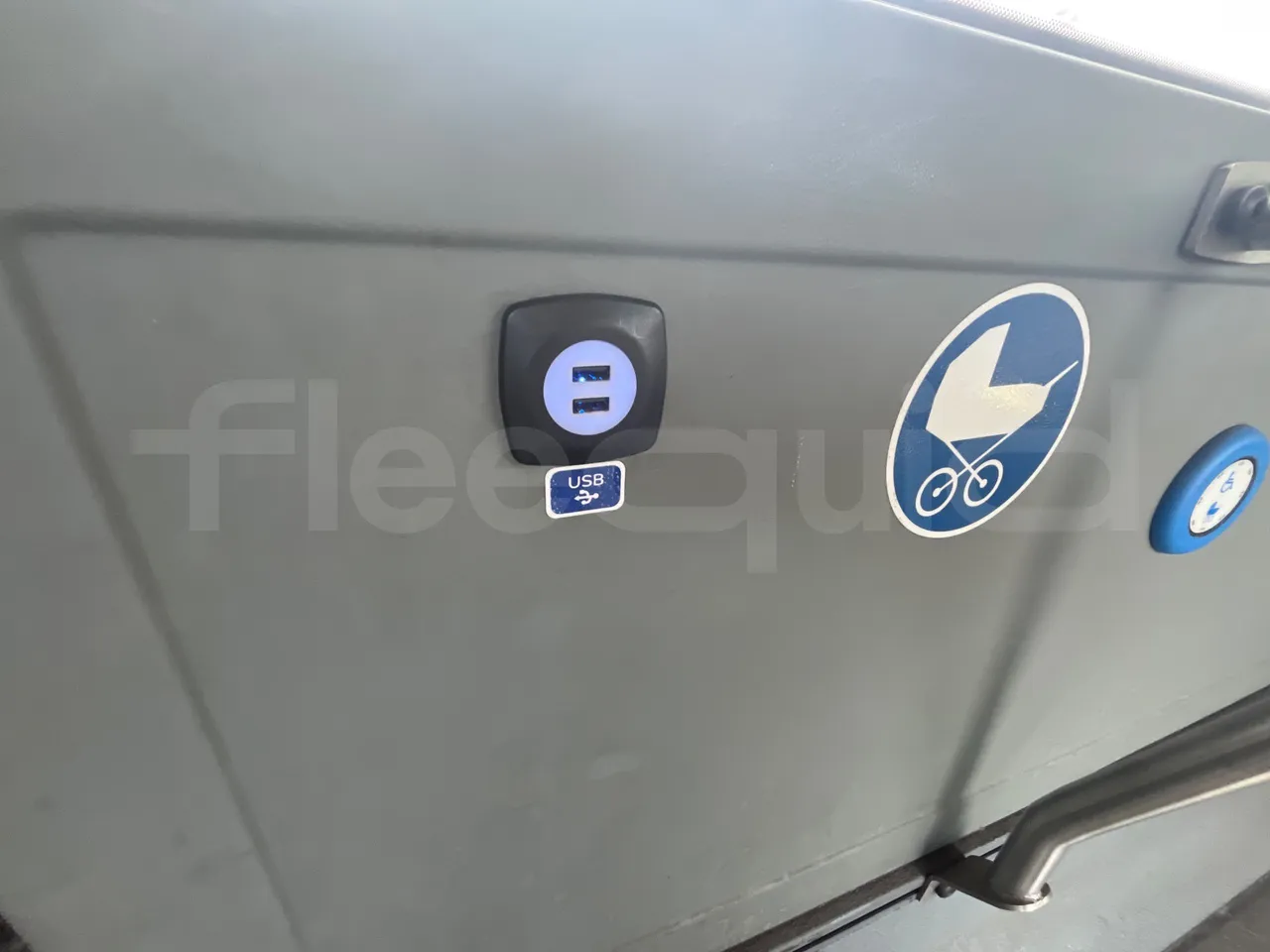 Mercedes-Benz Conecto 628881 - Euro6 - 220kW - 12.134mt - usb charging detail