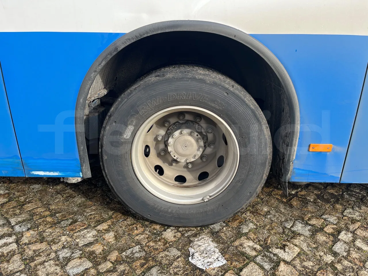 Mercedes-Benz Conecto 628881 - Euro6 - 220kW - 12.134mt - tread condition front tires left