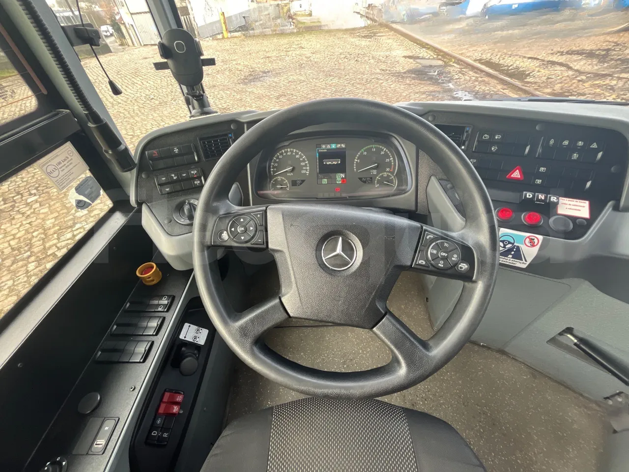 Mercedes-Benz Conecto 628881 - Euro6 - 220kW - 12.134mt - steering wheel photo