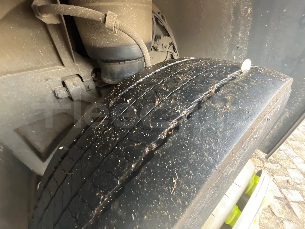 Mercedes-Benz Conecto 628881 - Euro6 - 220kW - 12.134mt - front left tire measurements