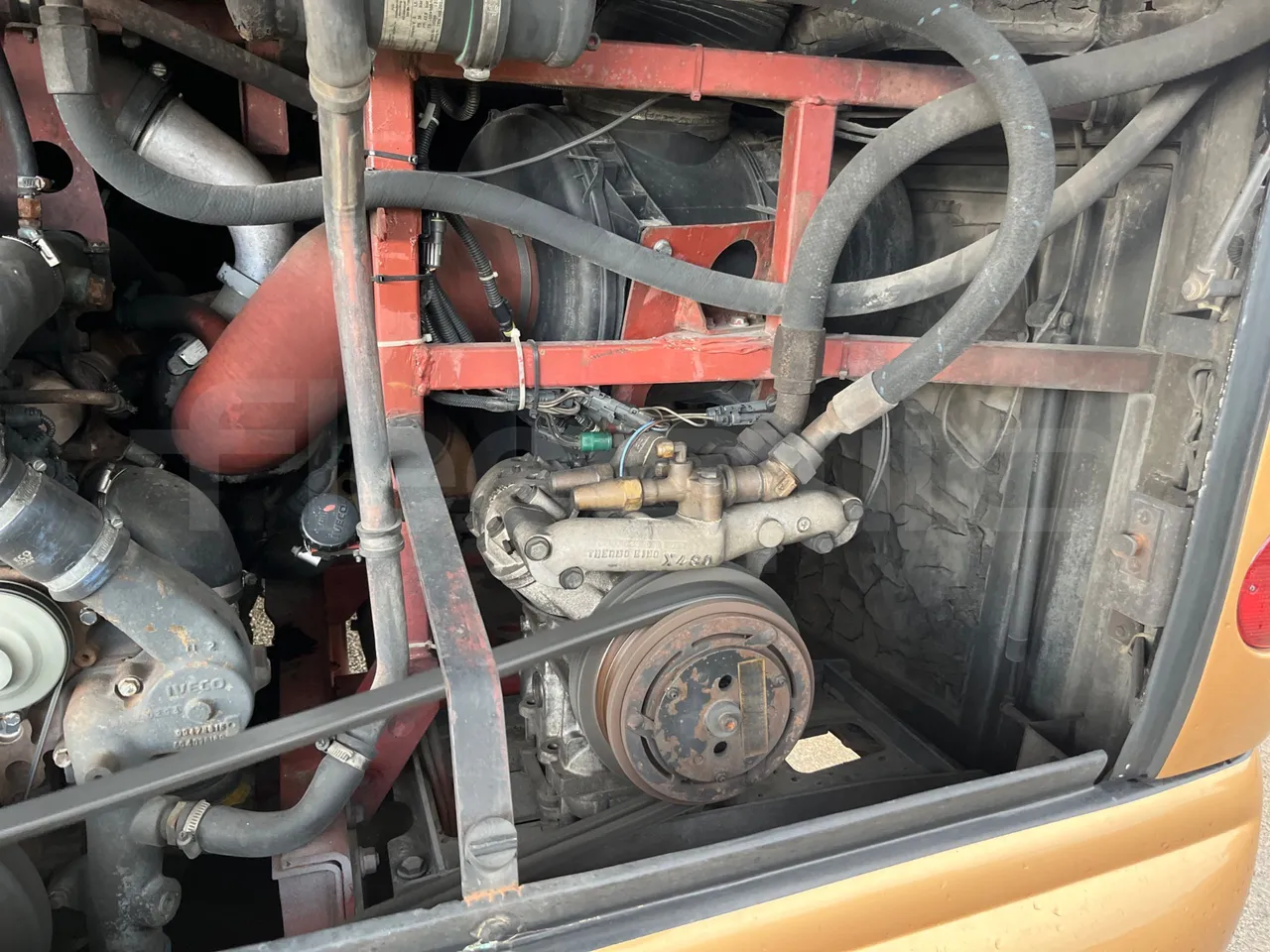 Irisbus Domino Orlandi 2001 397E 12.35 - Euro3 - 259kW - 12mt - air conditioning compressor