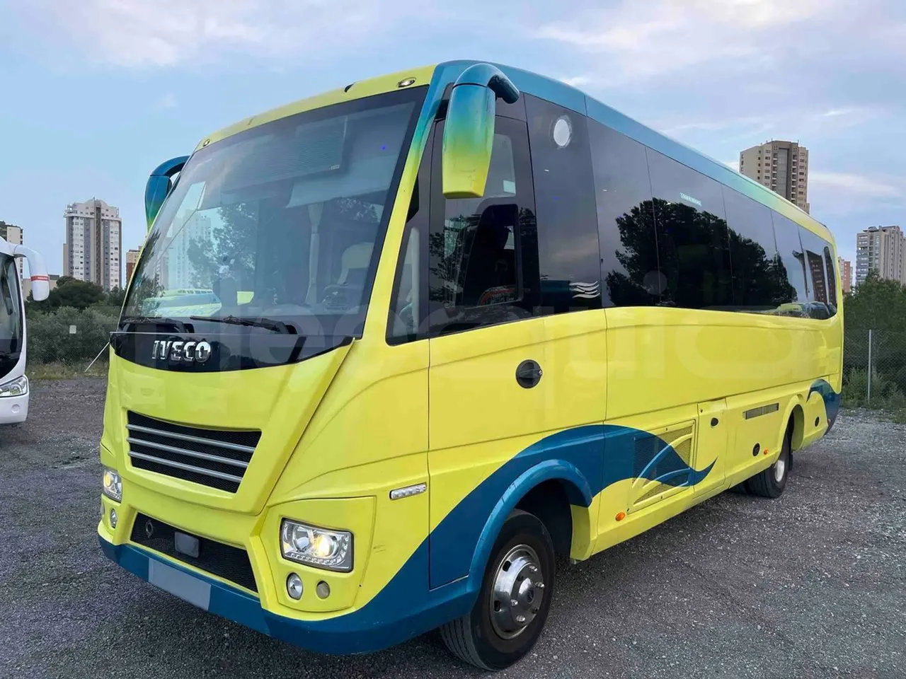 Iveco Ferqui Nora - EUR6 - 162kW - 9.070m - 3/4 front left