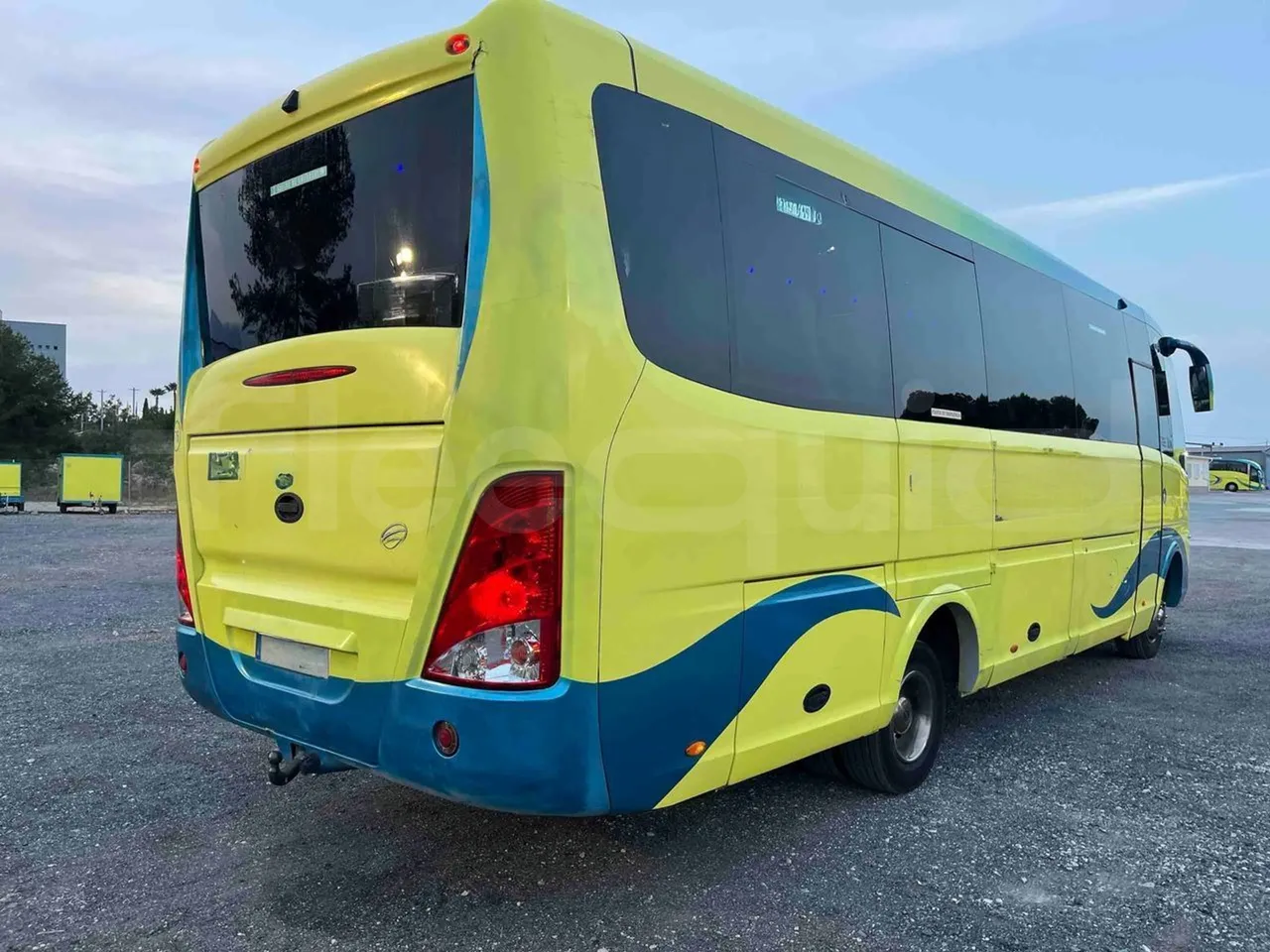 Iveco Ferqui Nora - EUR6 - 162kW - 9.070m - 3/4 right rear doors closed