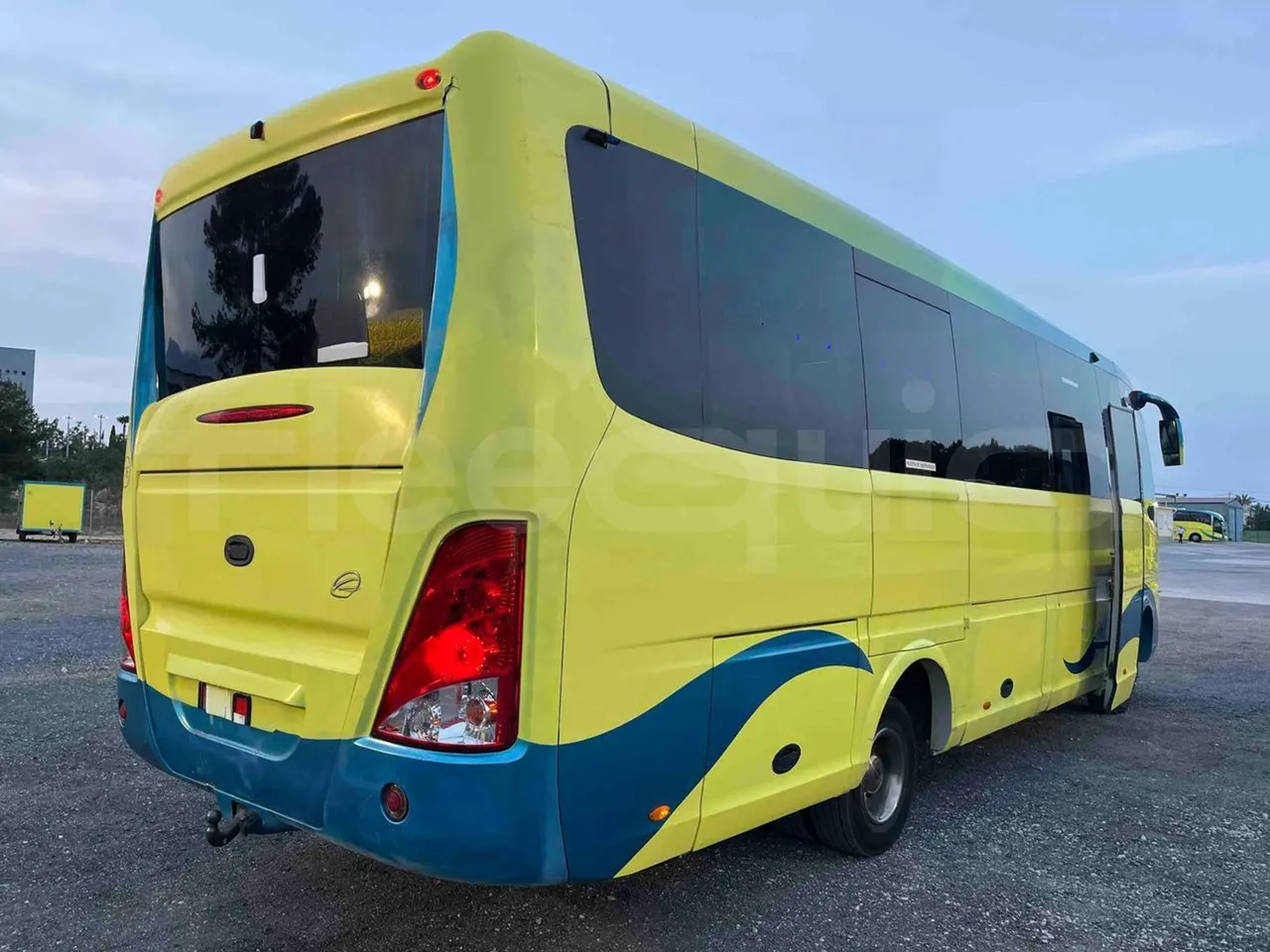 Iveco Ferqui Nora - EUR6 - 162kW - 9.070m - 3/4 right rear doors open
