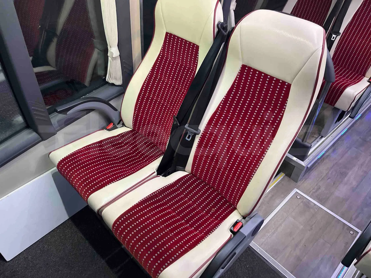Iveco Ferqui Nora - EUR6 - 162kW - 9.070m - single seat detail