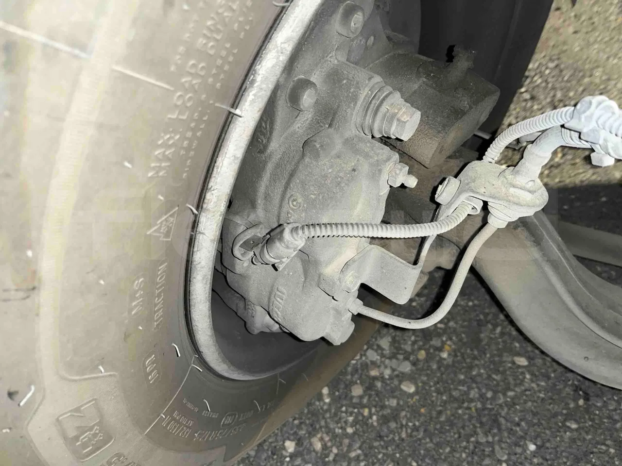 Iveco Ferqui Nora - EUR6 - 162kW - 9.070m - front brake calipers left