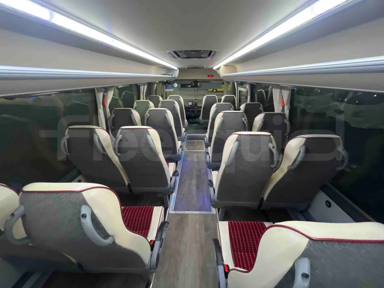 Iveco Ferqui Nora - EUR6 - 162kW - 9.070m - forward view middle aisle