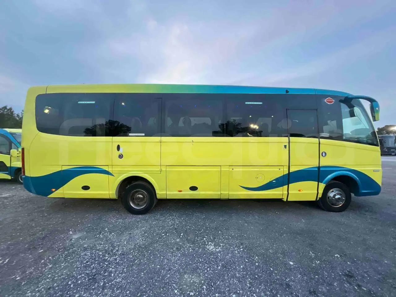Iveco Ferqui Nora - EUR6 - 162kW - 9.070m - right side doors closed