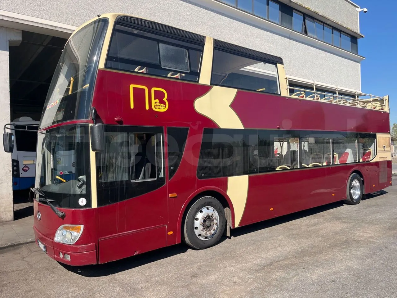 Ankai HFF6110GS1 ANKAI - Euro5 - 209kW - 11.400mt - 3/4 front left