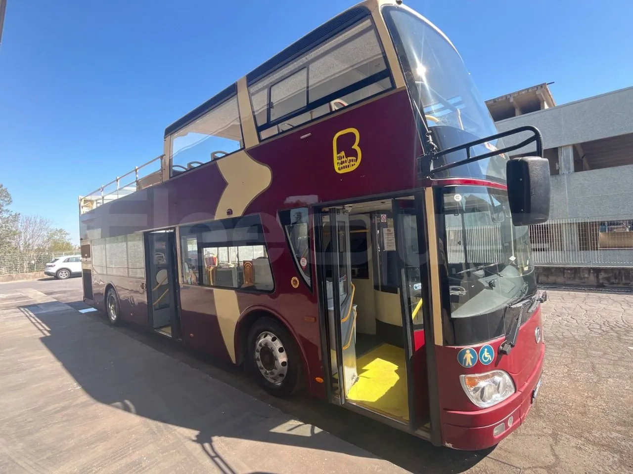 Ankai HFF6110GS1 ANKAI - Euro5 - 209kW - 11.400mt - 3/4 right front doors open