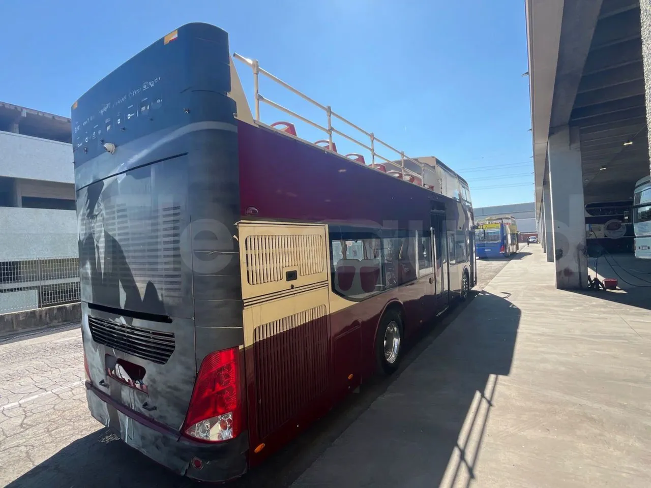 Ankai HFF6110GS1 ANKAI - Euro5 - 209kW - 11.400mt - 3/4 right rear doors closed