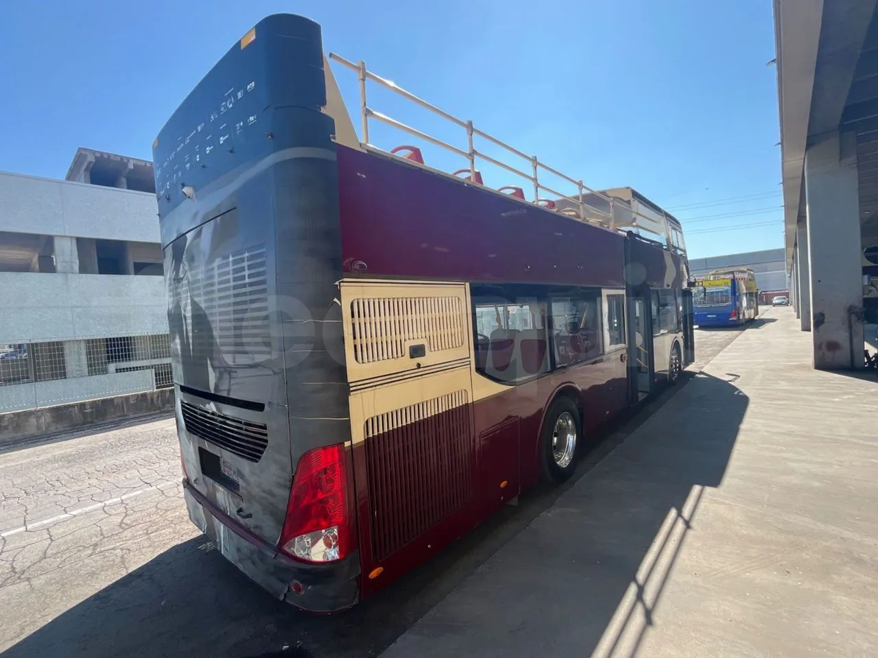 Ankai HFF6110GS1 ANKAI - Euro5 - 209kW - 11.400mt - 3/4 right rear doors open