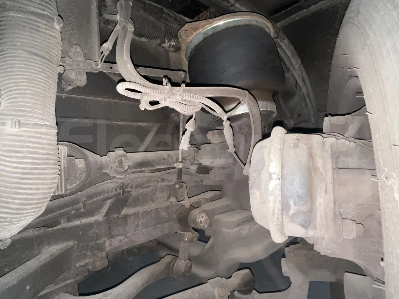 Ankai HFF6110GS1 ANKAI - Euro5 - 209kW - 11.400mt - front shock absorbers right