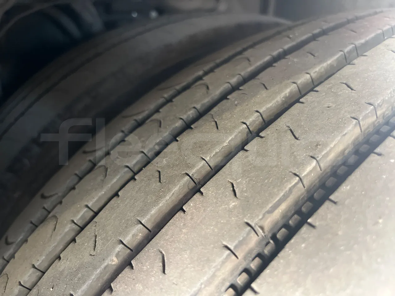 Ankai HFF6110GS1 ANKAI - Euro5 - 209kW - 11.400mt - tread condition front tires left