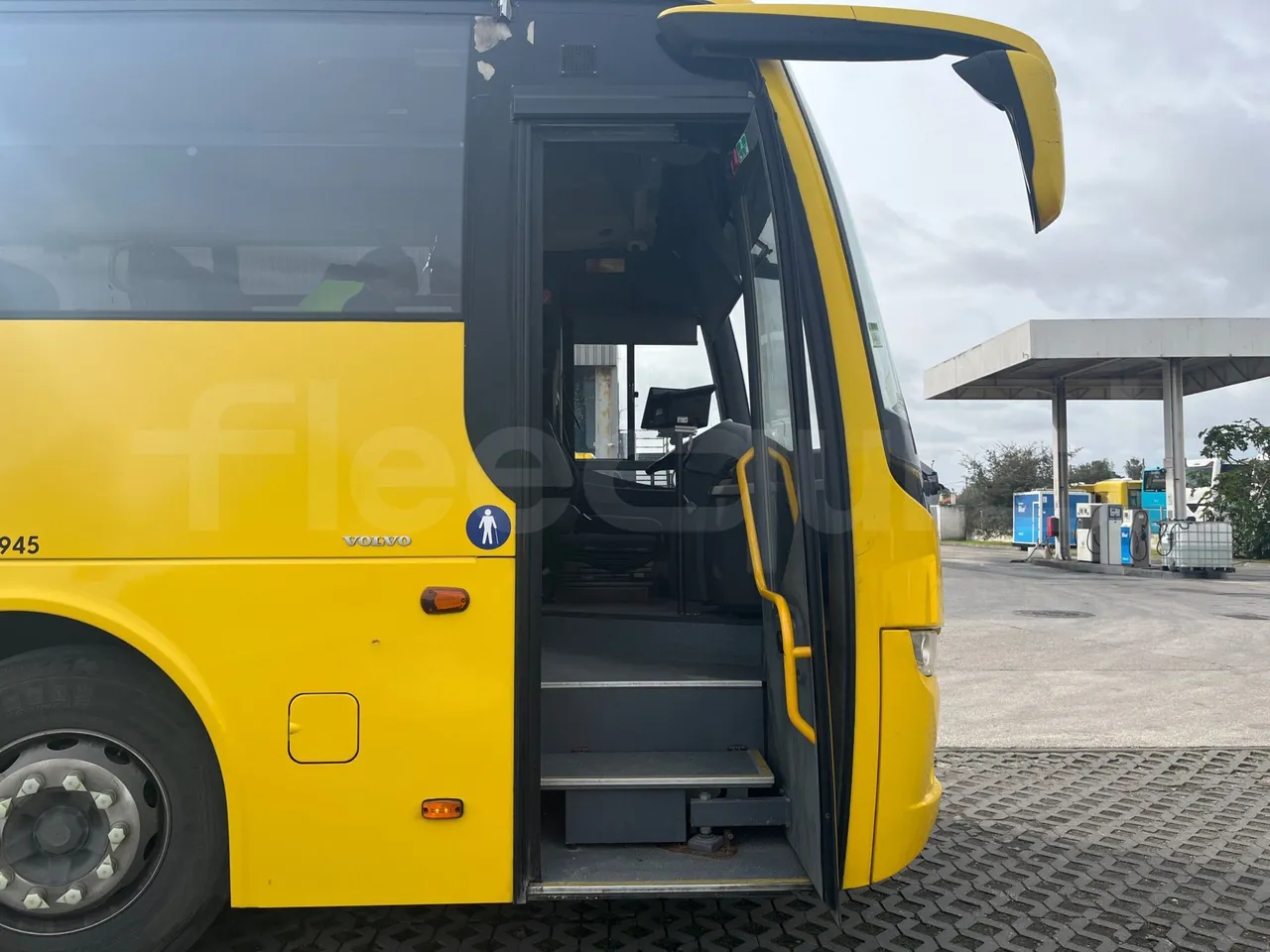 Volvo 9700-B8R B6SC 9700S - Euro 6 - 240 kW - 14.980 mt - front door 1 open