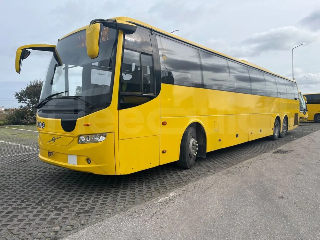 Volvo 9700-B8R B6SC 9700S - Euro 6 - 240 kW - 14.980 mt - 3/4 front left