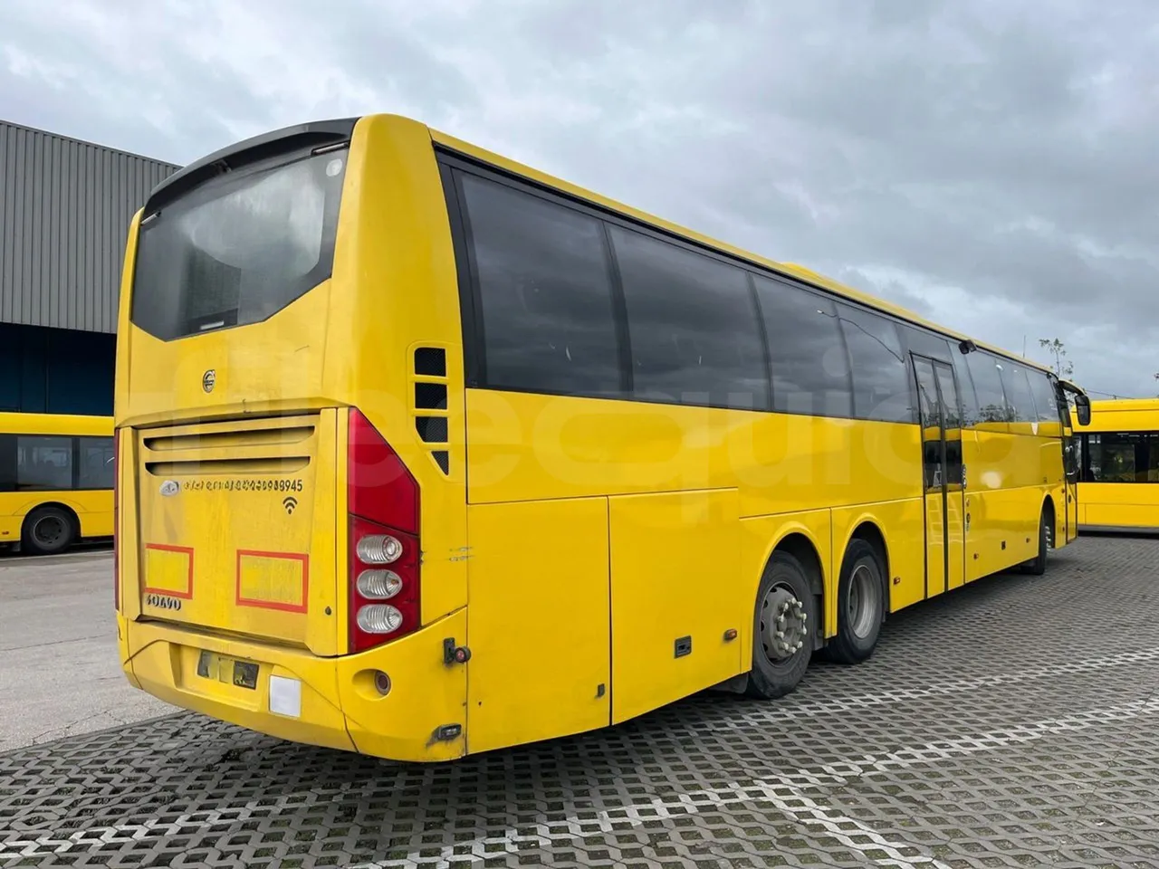 Volvo 9700-B8R B6SC 9700S - Euro 6 - 240 kW - 14.980 mt - 3/4 right rear doors closed