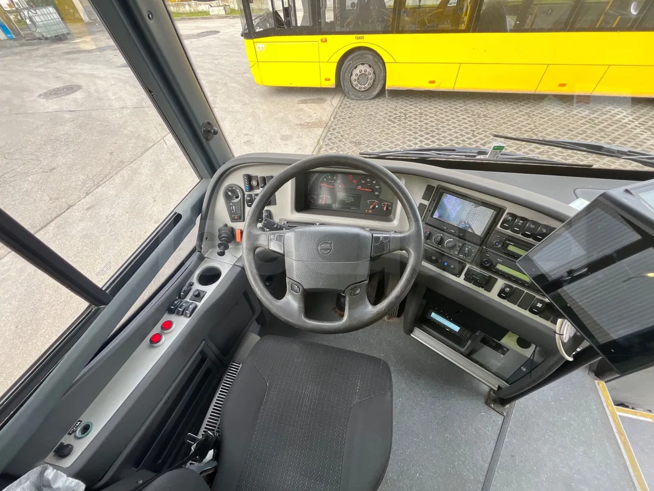 Volvo 9700-B8R B6SC 9700S - Euro 6 - 240 kW - 14.980 mt - buttons panels on
