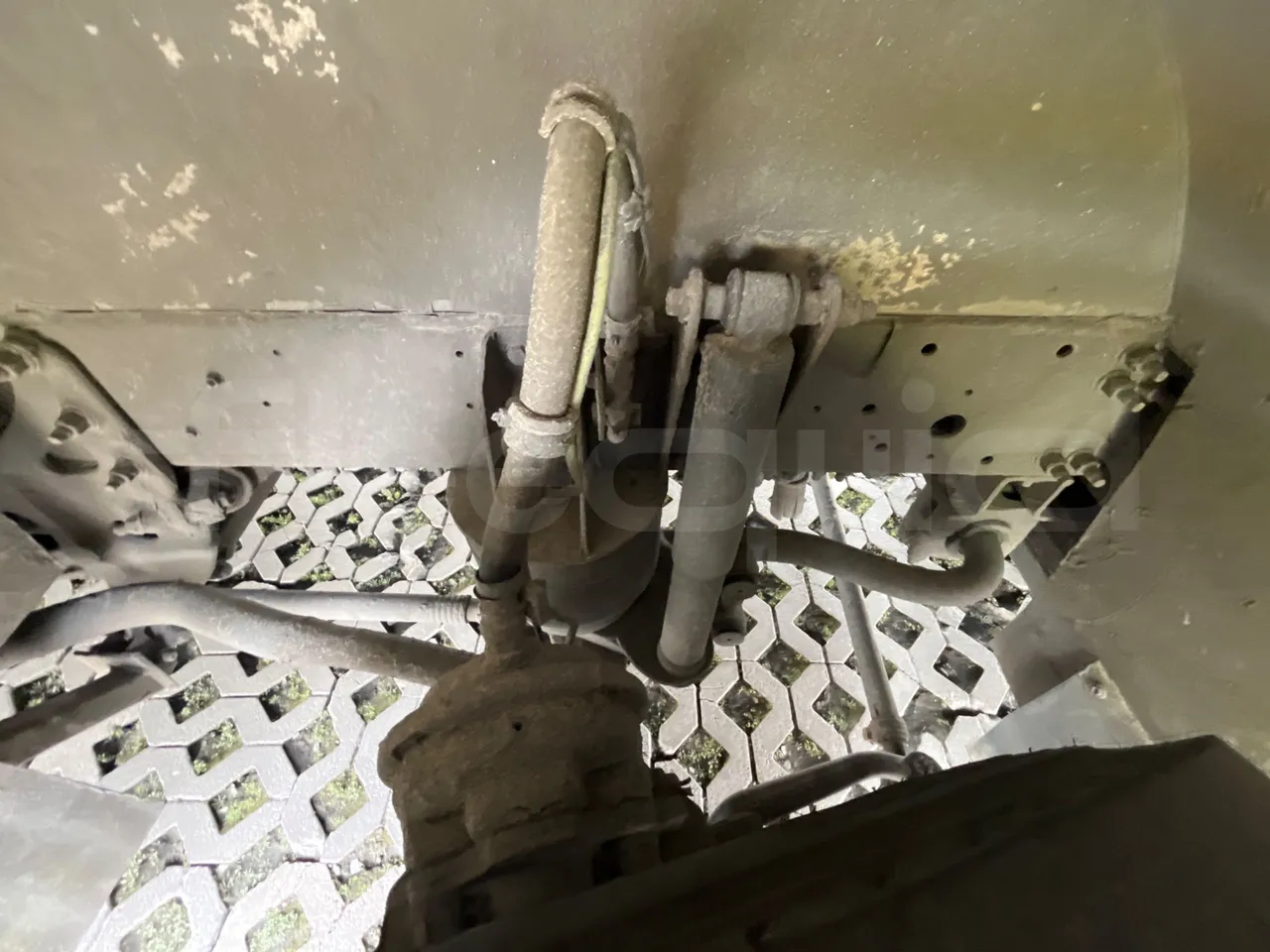 Volvo 9700-B8R B6SC 9700S - Euro 6 - 240 kW - 14.980 mt - front shock absorbers left