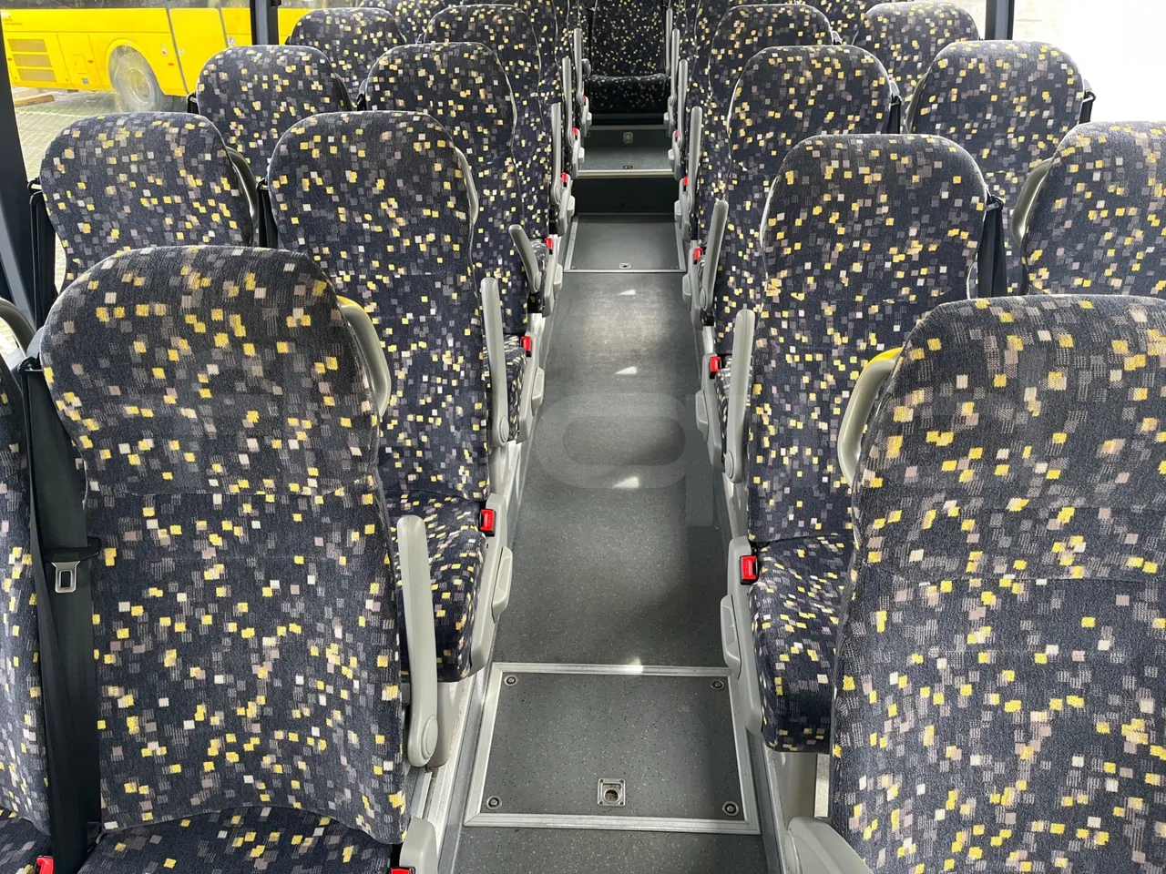 Volvo 9700-B8R B6SC 9700S - Euro 6 - 240 kW - 14.980 mt - floor hatches photo