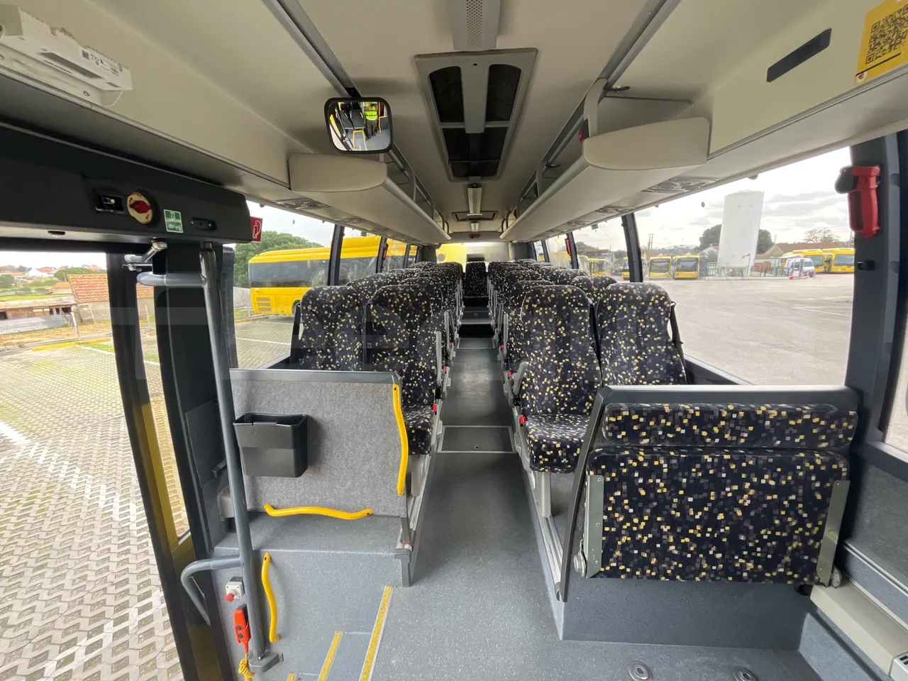 Volvo 9700-B8R B6SC 9700S - Euro 6 - 240 kW - 14.980 mt - reverse view middle aisle