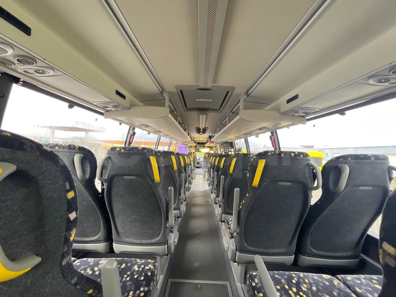 Volvo 9700-B8R B6SC 9700S - Euro 6 - 240 kW - 14.980 mt - forward view all seats last row height