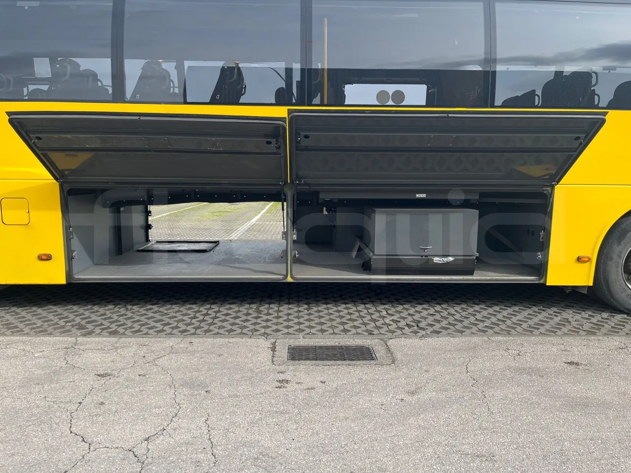 Volvo 9700-B8R B6SC 9700S - Euro 6 - 240 kW - 14.980 mt - luggage rack photo