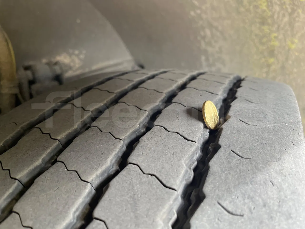 Volvo 9700-B8R B6SC 9700S - Euro 6 - 240 kW - 14.980 mt - tread condition front tires left