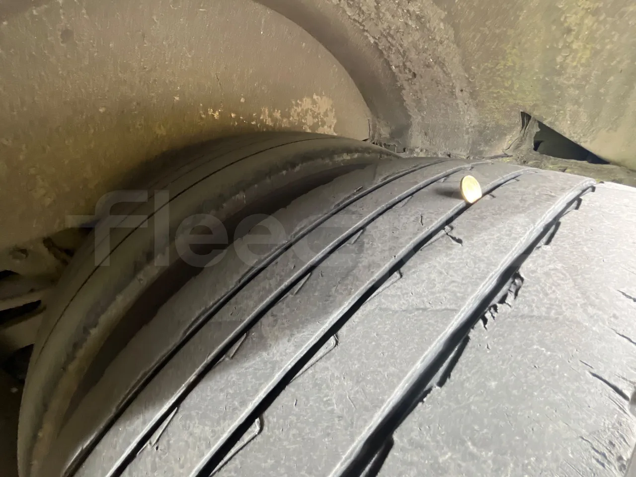 Volvo 9700-B8R B6SC 9700S - Euro 6 - 240 kW - 14.980 mt - tread condition front tires right