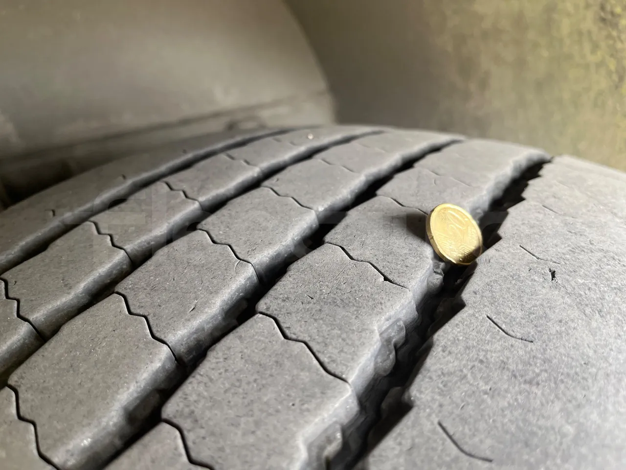 Volvo 9700-B8R B6SC 9700S - Euro 6 - 240 kW - 14.980 mt - tread condition second axle tires right