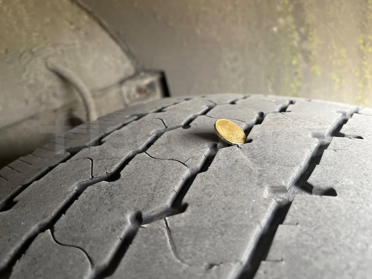 Volvo 9700-B8R B6SC 9700S - Euro 6 - 240 kW - 14.980 mt - tread condition third axle tires right