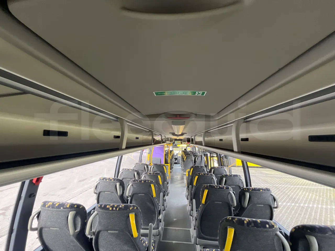 Volvo 9700-B8R B6SC 9700S - Euro 6 - 240 kW - 14.980 mt - overhead compartments photo