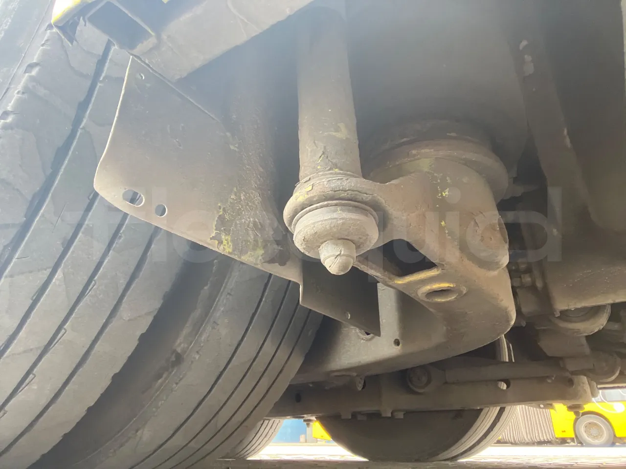 Volvo 9700-B8R B6SC 9700S - Euro 6 - 240 kW - 14.980 mt - axel 3 shock absorbers 1 right