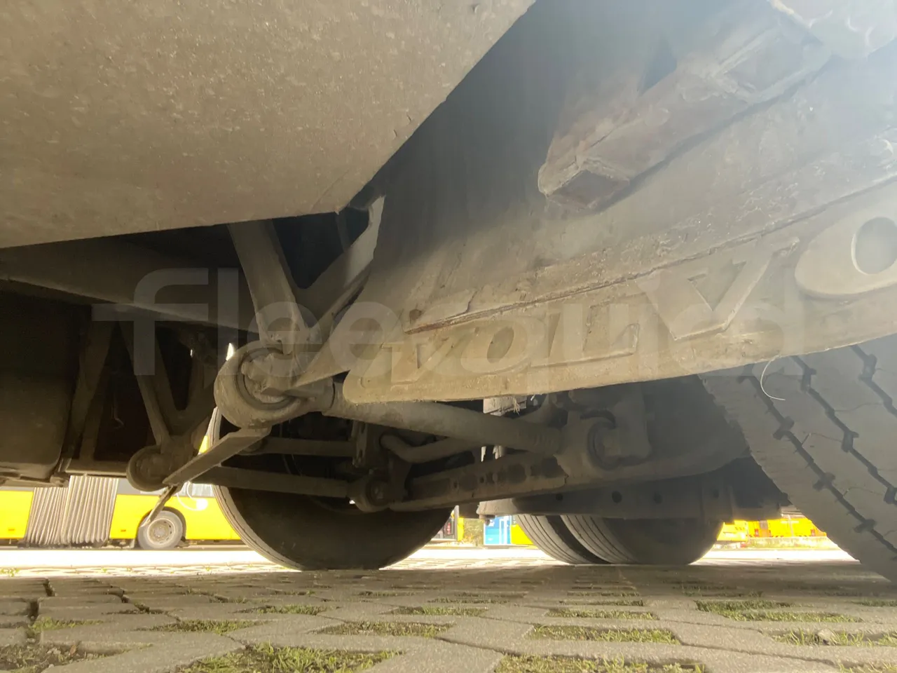 Volvo 9700-B8R B6SC 9700S - Euro 6 - 240 kW - 14.980 mt - axle 2 shock absorbers 2 left