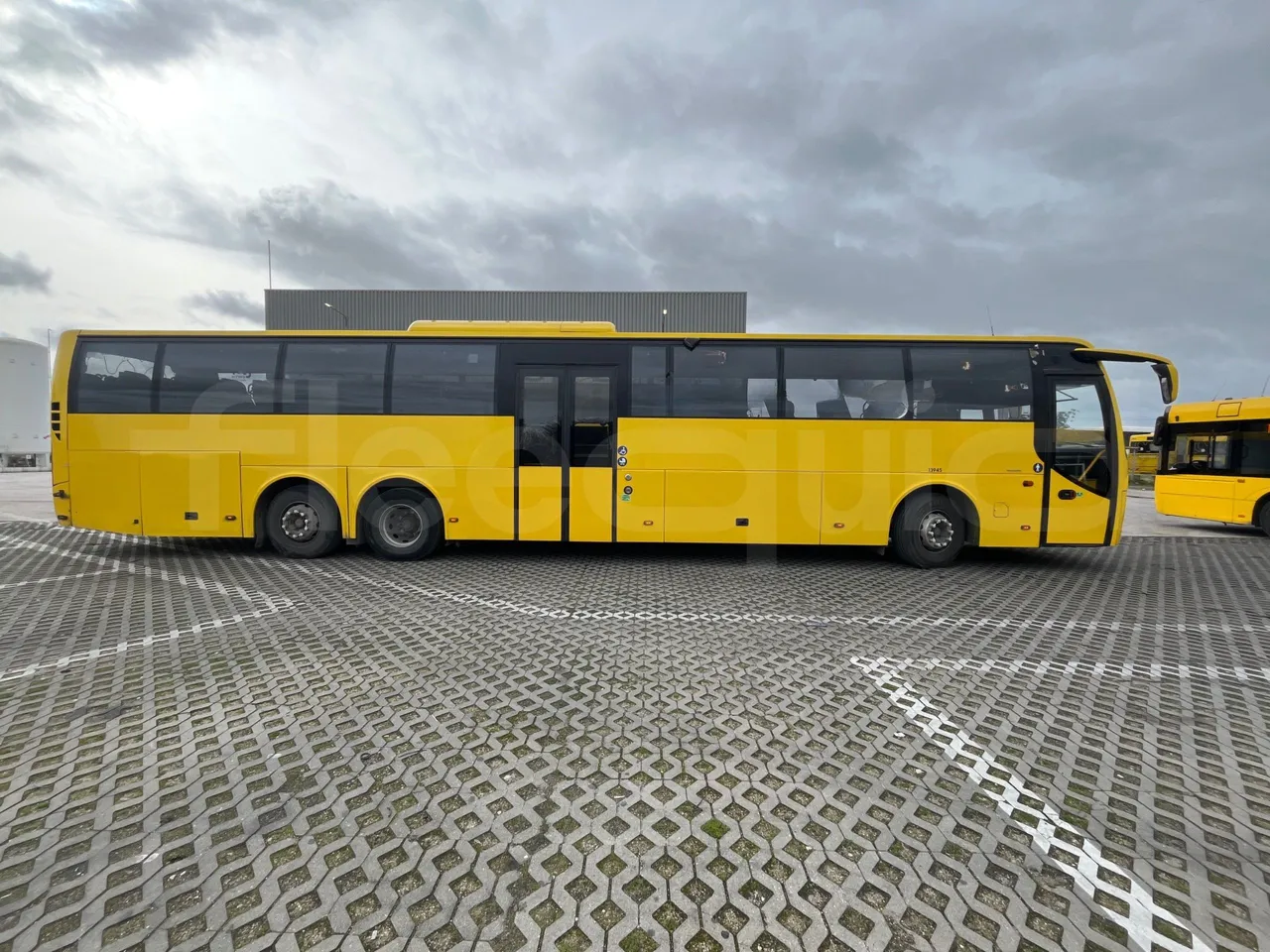 Volvo 9700-B8R B6SC 9700S - Euro 6 - 240 kW - 14.980 mt - right side doors closed