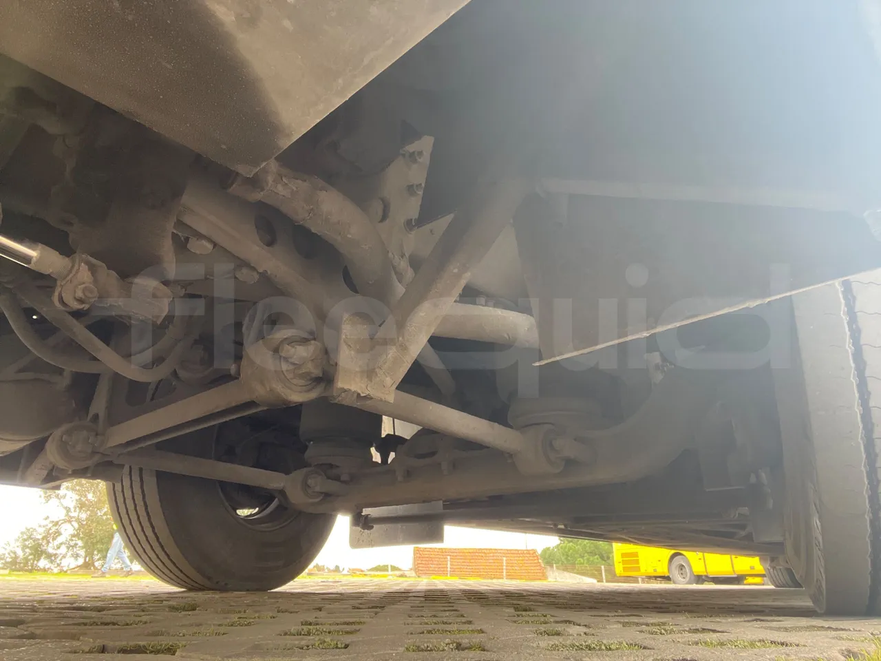 Volvo 9700-B8R B6SC 9700S - Euro 6 - 240 kW - 14.980 mt - front axle left side