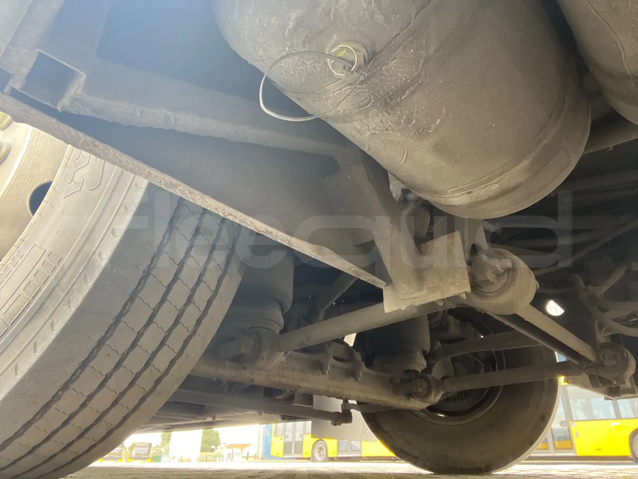 Volvo 9700-B8R B6SC 9700S - Euro 6 - 240 kW - 14.980 mt - front axle right side