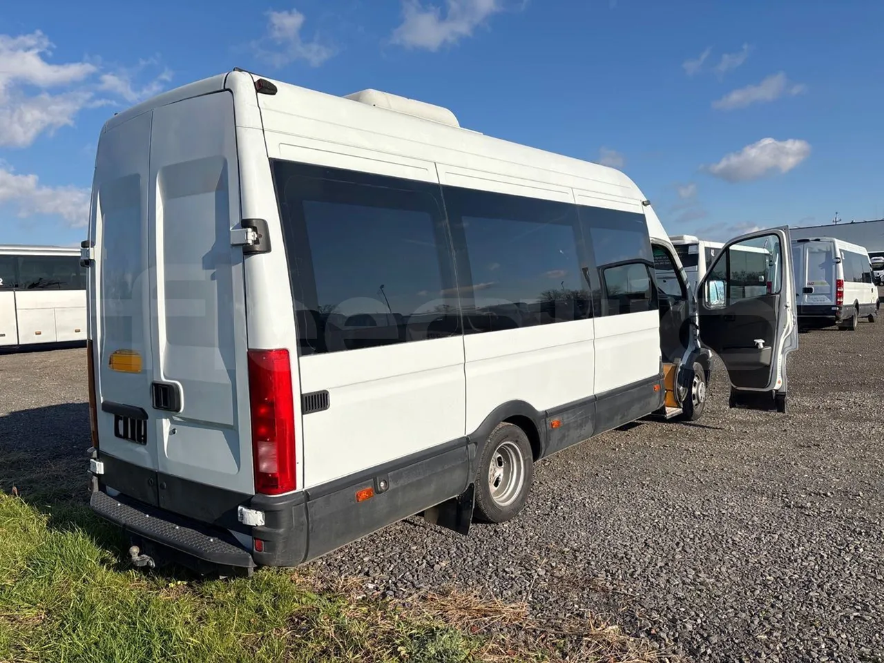 Iveco A50C17 f1CE - EURO4-122kw-7.800m - 3/4 right rear doors open