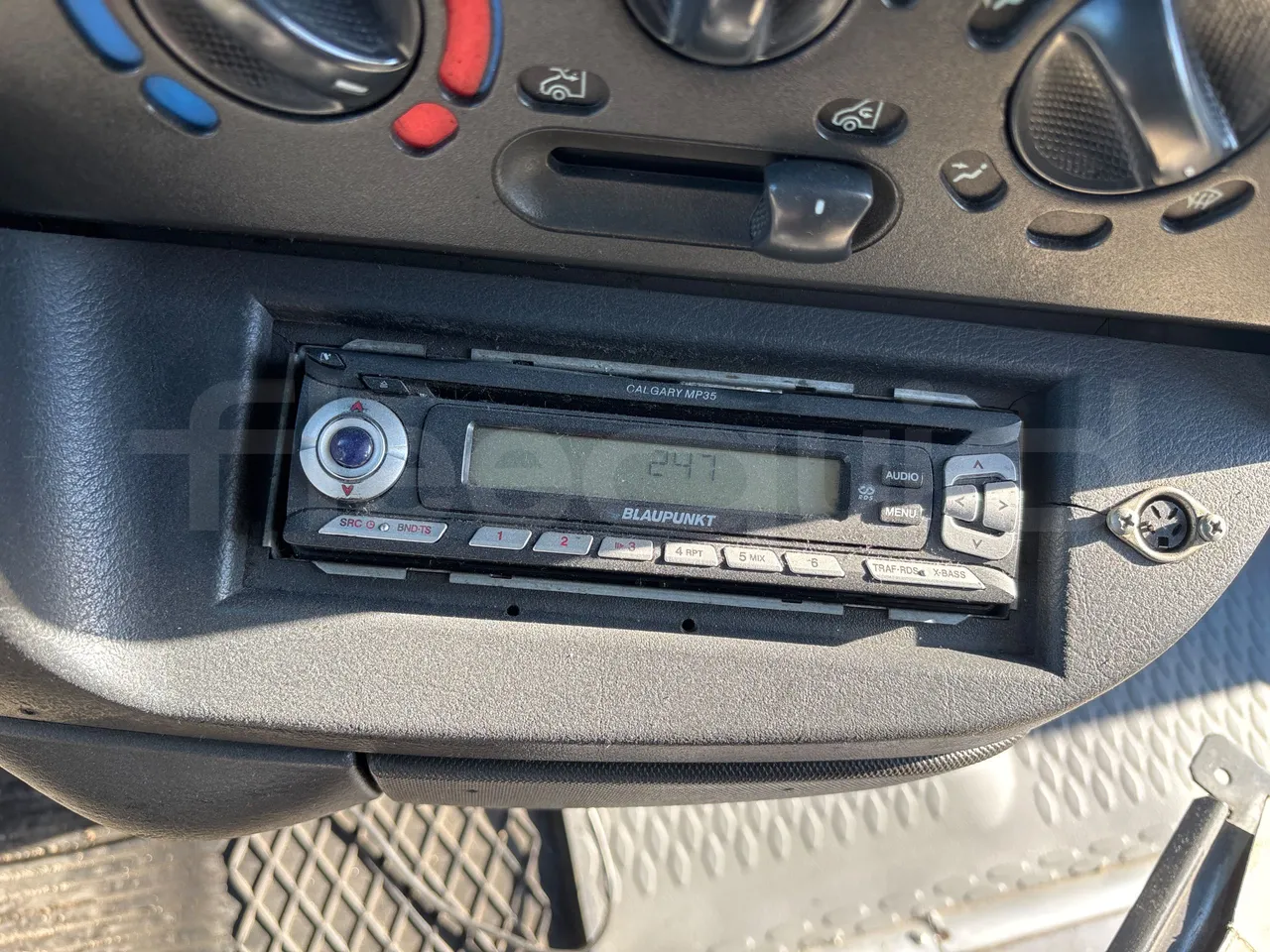 Iveco A50C17 f1CE - EURO4-122kw-7.800m - radio accessories photo