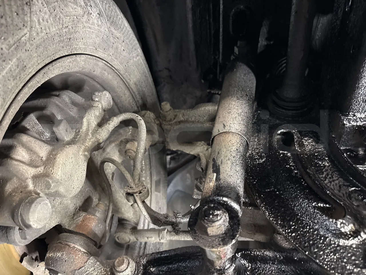 Iveco A50C17 f1CE - EURO4-122kw-7.800m - front shock absorbers left