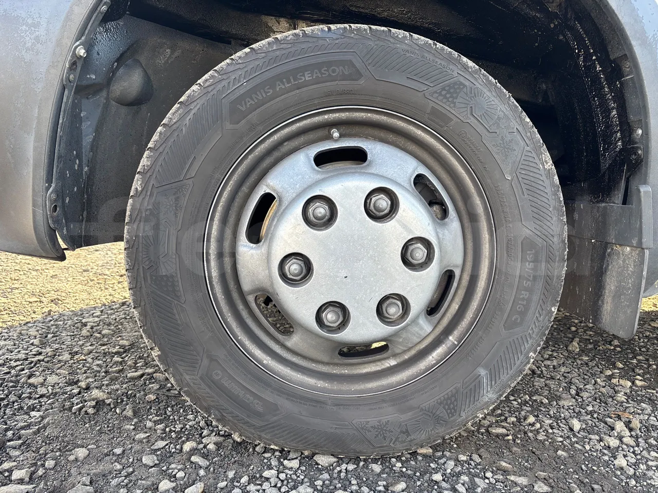 Iveco A50C17 f1CE - EURO4-122kw-7.800m - front left tire measurements