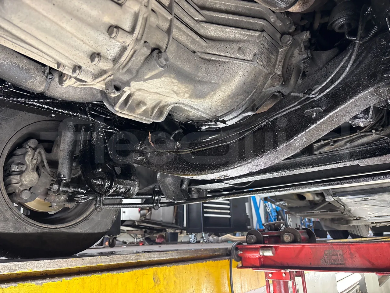 Iveco A50C17 f1CE - EURO4-122kw-7.800m - front axle left side