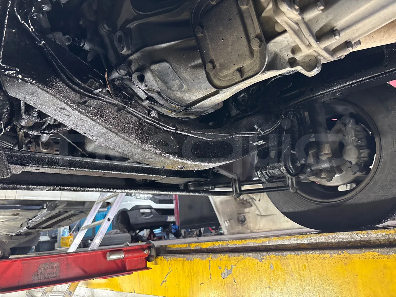 Iveco A50C17 f1CE - EURO4-122kw-7.800m - front axle right side